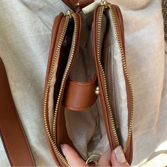 Crossbody - Picture 3 of 4